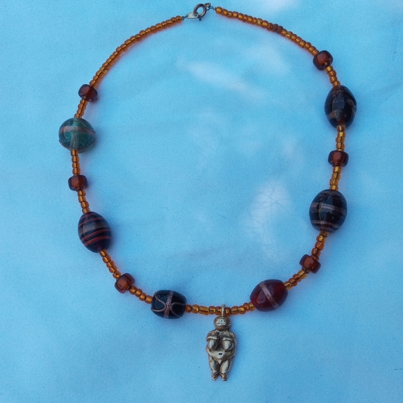 Beaded Venus of Willendorf fertility goddess necklace - Picture 2 of 5